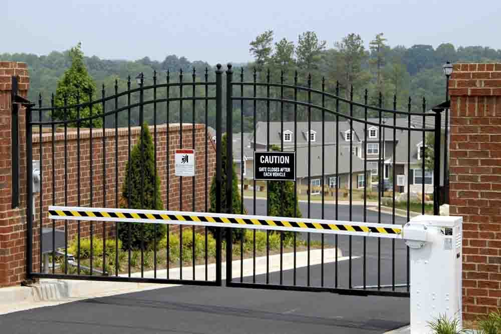 why commercial security gates matter for pearland businesses