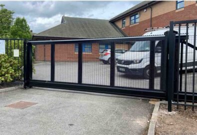 How automatic sliding gates operate step by step