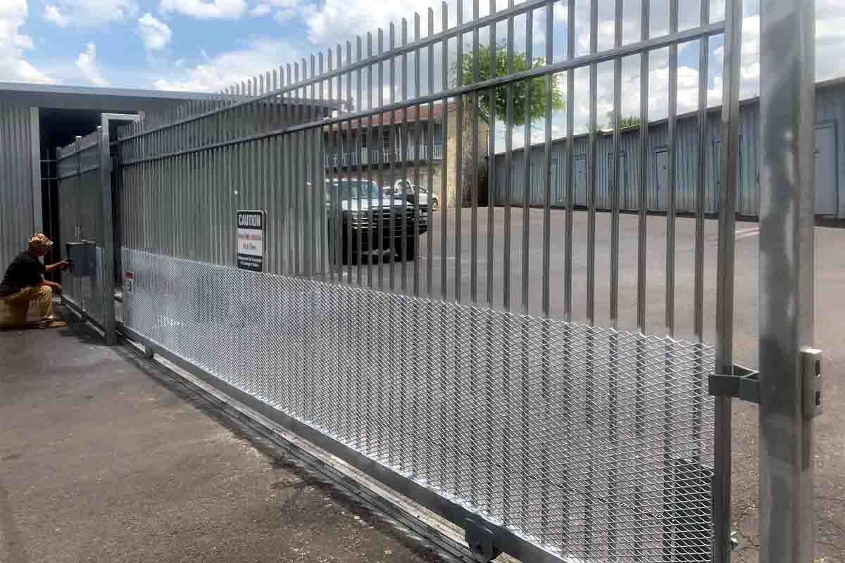 emergency sliding and rolling gate repair in pearland texas 24 7