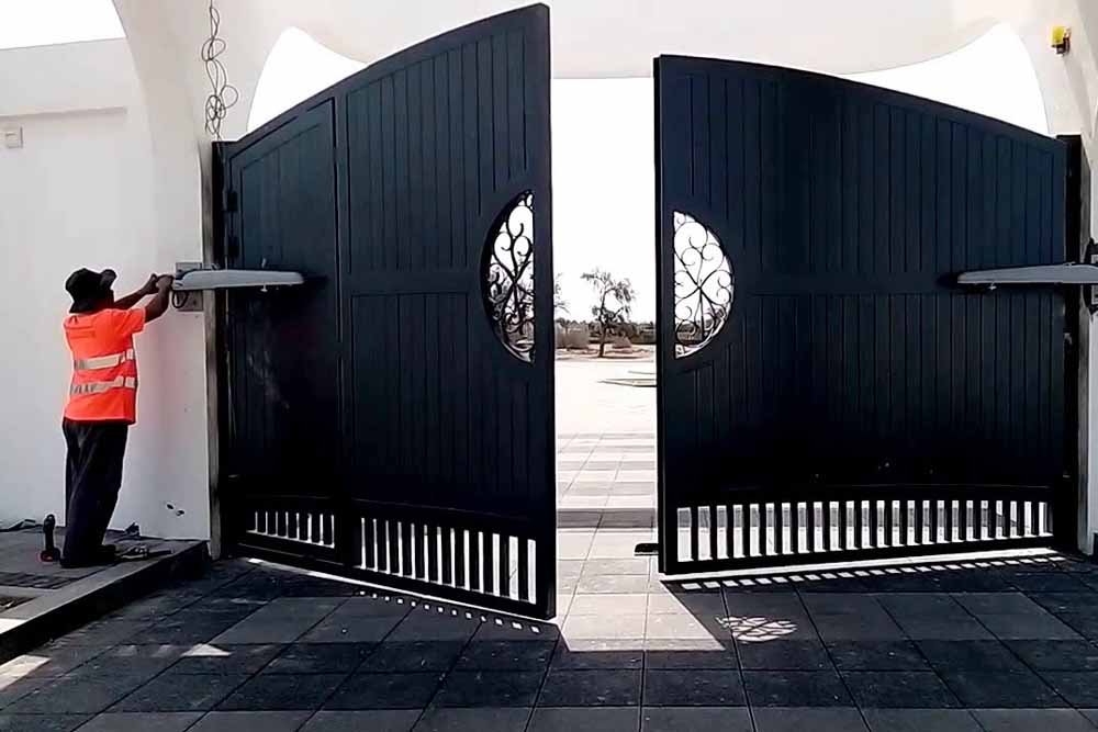 signs your swing gate needs repair